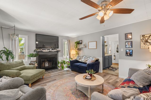 609 Linnwill Place, West Des Moines, IA 50265