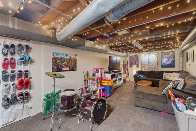 609 Linnwill Place, West Des Moines, IA 50265