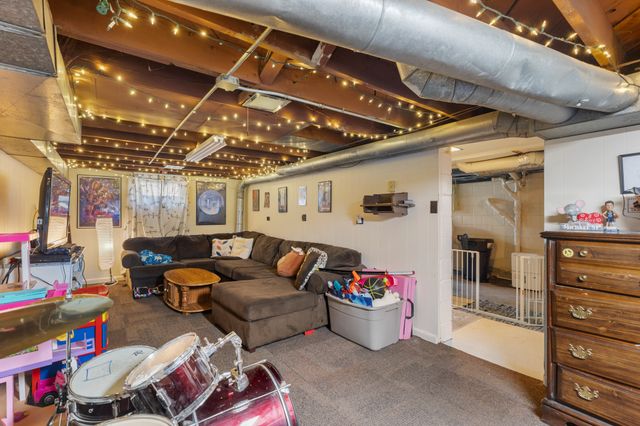 609 Linnwill Place, West Des Moines, IA 50265