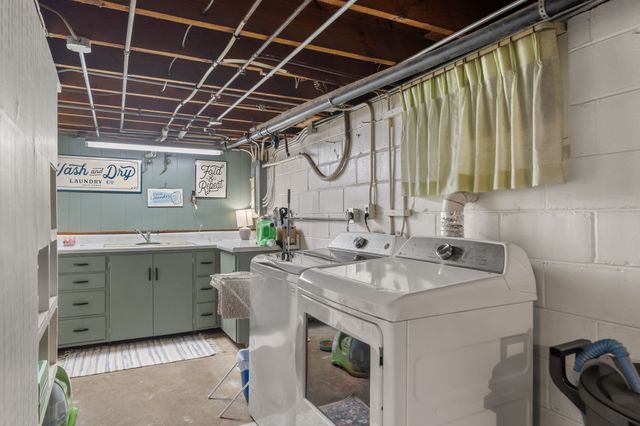 609 Linnwill Place, West Des Moines, IA 50265
