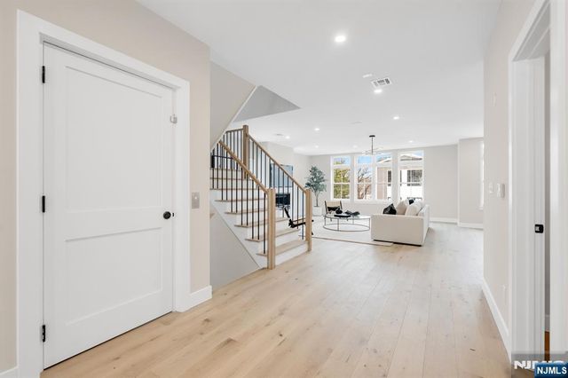 188 Broadway 8, Woodcliff Lake, NJ 07677