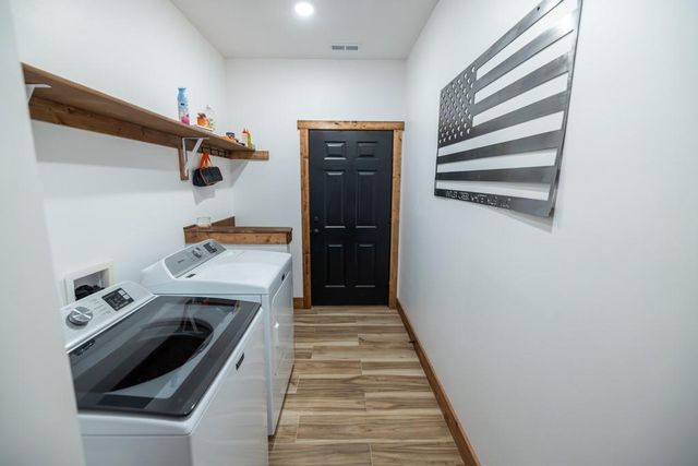 25733 Dempsey Road, Mclouth, KS 66054