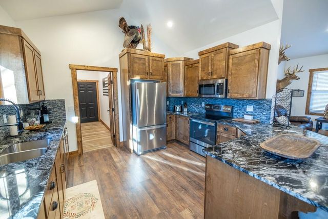 25733 Dempsey Road, Mclouth, KS 66054