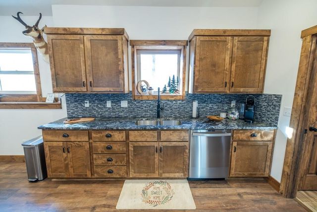 25733 Dempsey Road, Mclouth, KS 66054