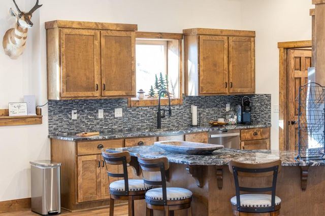 25733 Dempsey Road, Mclouth, KS 66054