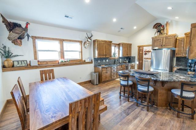 25733 Dempsey Road, Mclouth, KS 66054