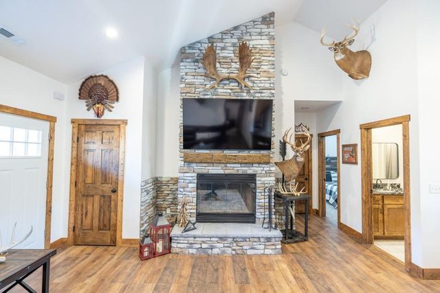 25733 Dempsey Road, Mclouth, KS 66054