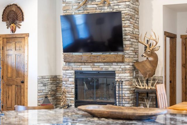 25733 Dempsey Road, Mclouth, KS 66054