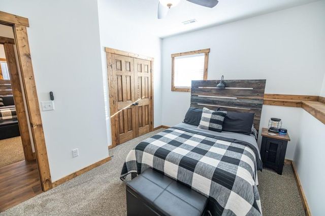 25733 Dempsey Road, Mclouth, KS 66054