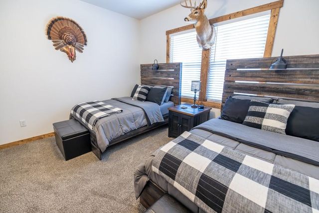 25733 Dempsey Road, Mclouth, KS 66054