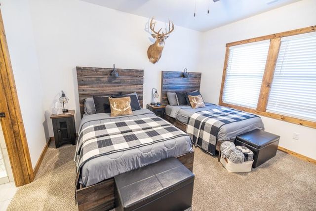 25733 Dempsey Road, Mclouth, KS 66054