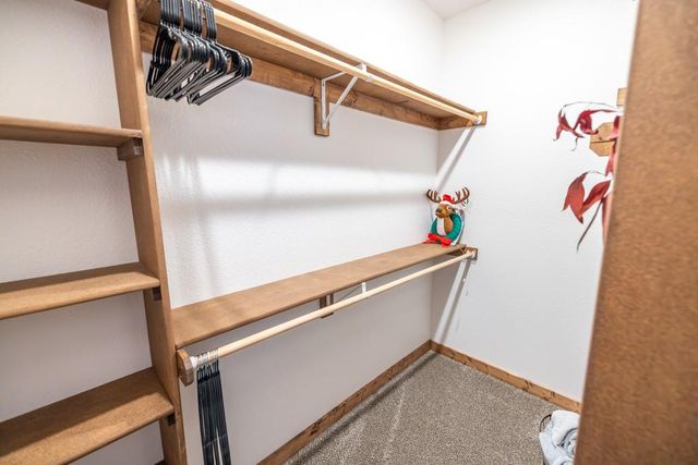 25733 Dempsey Road, Mclouth, KS 66054