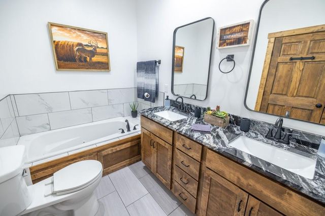 25733 Dempsey Road, Mclouth, KS 66054