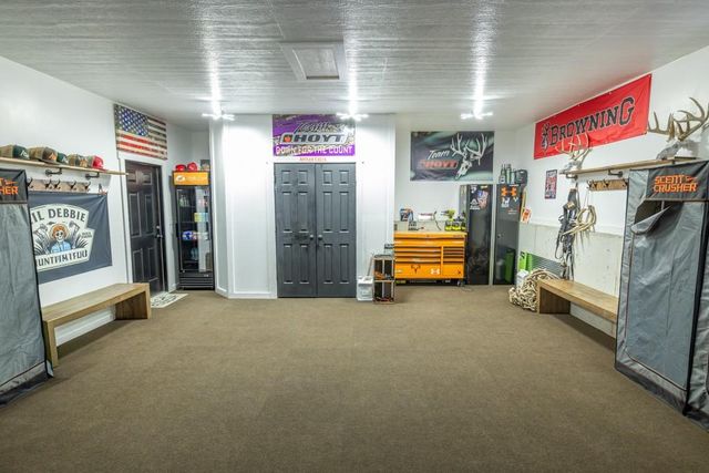 25733 Dempsey Road, Mclouth, KS 66054