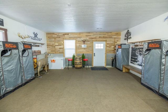 25733 Dempsey Road, Mclouth, KS 66054