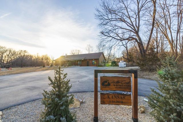 25733 Dempsey Road, Mclouth, KS 66054