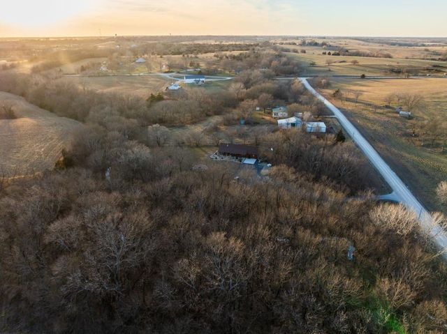 25733 Dempsey Road, Mclouth, KS 66054