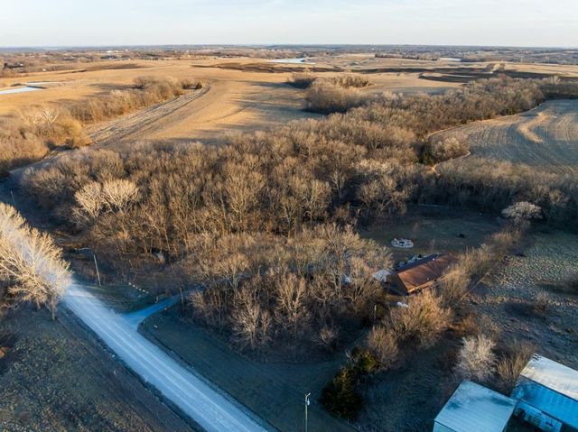 25733 Dempsey Road, Mclouth, KS 66054