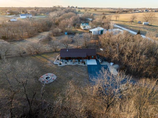 25733 Dempsey Road, Mclouth, KS 66054