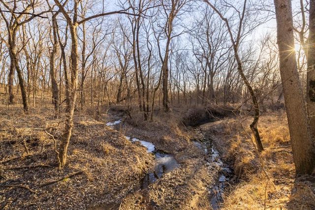 25733 Dempsey Road, Mclouth, KS 66054