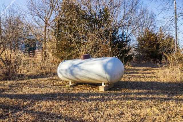 25733 Dempsey Road, Mclouth, KS 66054