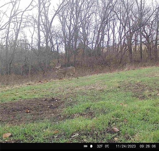 25733 Dempsey Road, Mclouth, KS 66054