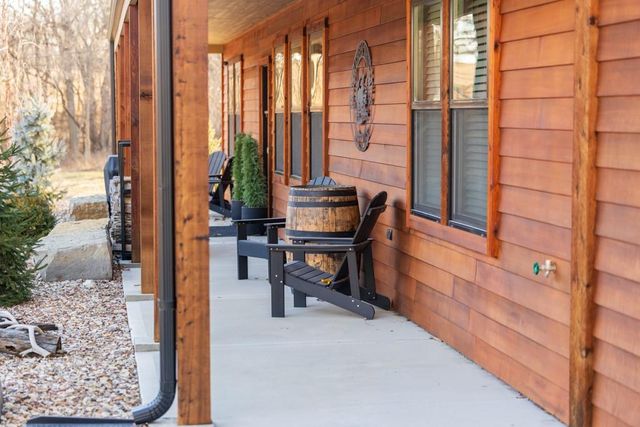 25733 Dempsey Road, Mclouth, KS 66054