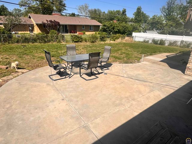 1658 SW Knollwood DR, Topeka, KS 66611