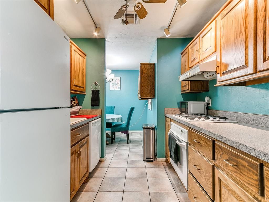 Image 11 of property listing at 6724 N Meridian Avenue C, Oklahoma City, OK 73116