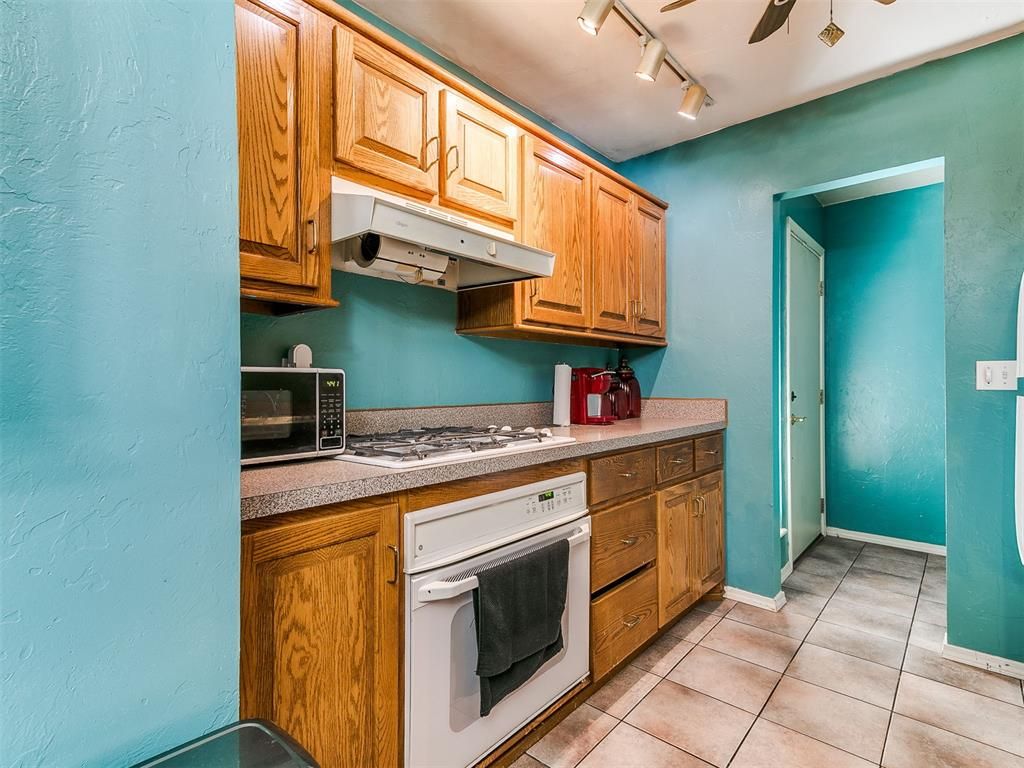 Image 14 of property listing at 6724 N Meridian Avenue C, Oklahoma City, OK 73116