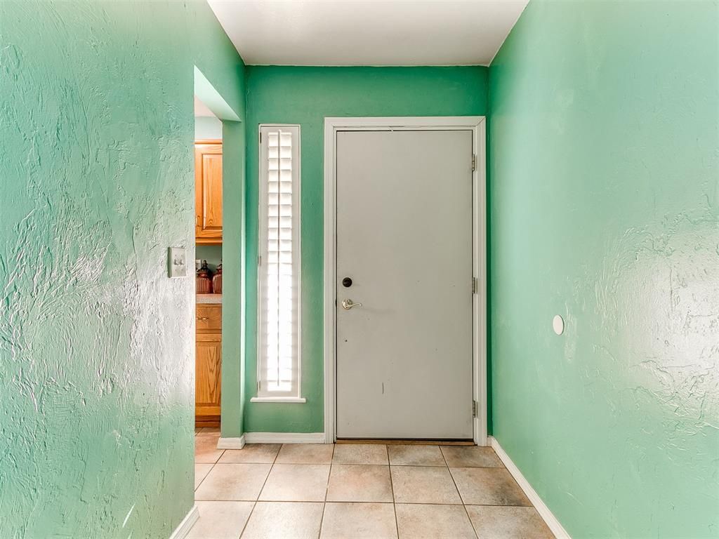 Image 3 of property listing at 6724 N Meridian Avenue C, Oklahoma City, OK 73116