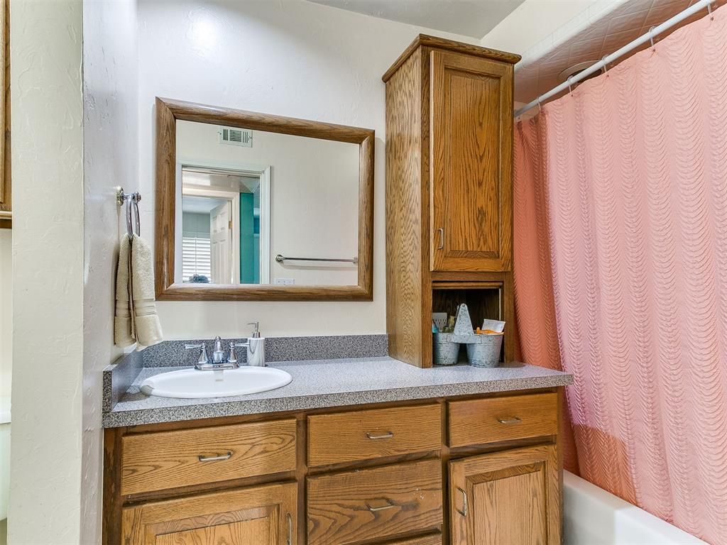 Image 24 of property listing at 6724 N Meridian Avenue C, Oklahoma City, OK 73116