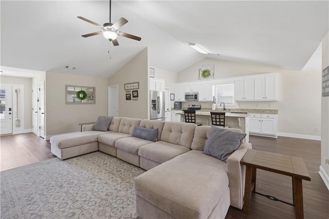 38 Goldshore Way, Statham, GA 30666