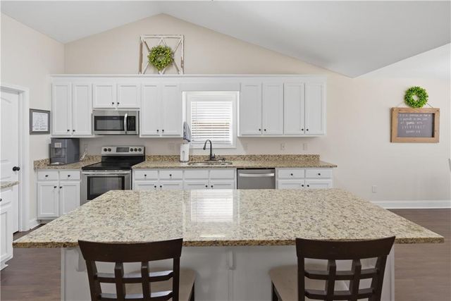 38 Goldshore Way, Statham, GA 30666