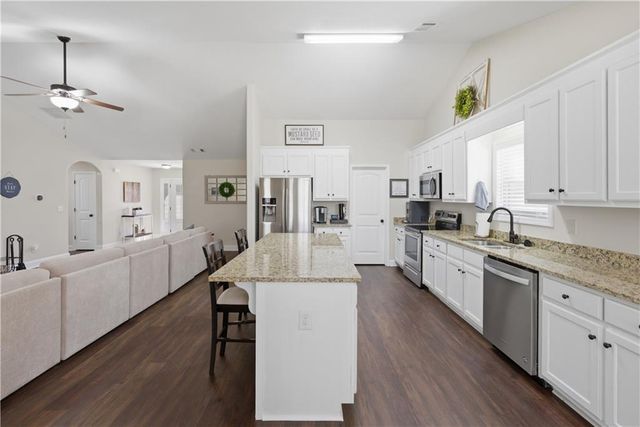 38 Goldshore Way, Statham, GA 30666