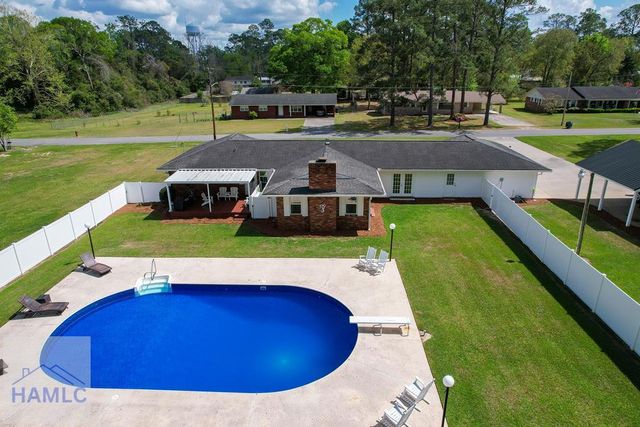 548 S 5th Street, Jesup, GA 31545