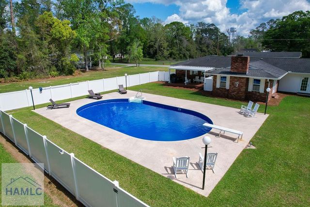 548 S 5th Street, Jesup, GA 31545