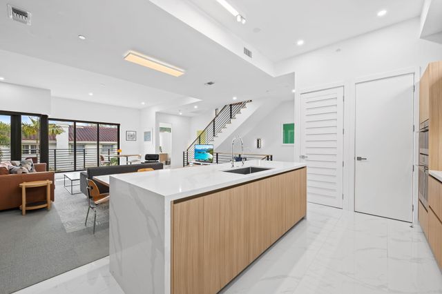 818 NE 2ND Street, Fort Lauderdale, FL 33301