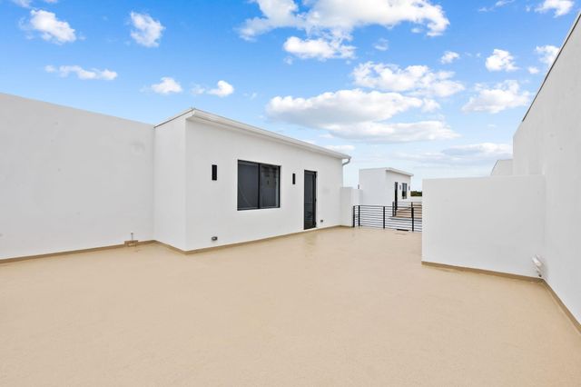 818 NE 2ND Street, Fort Lauderdale, FL 33301