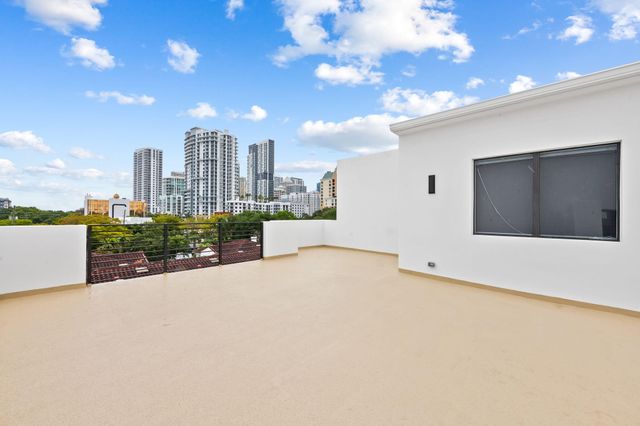 818 NE 2ND Street, Fort Lauderdale, FL 33301