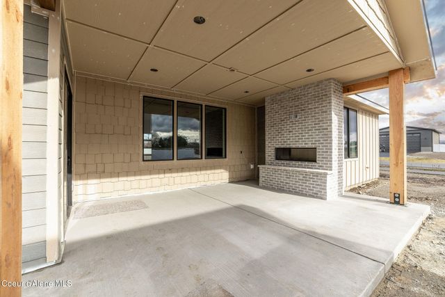 8118 W Ferguson LN, Rathdrum, ID 83858