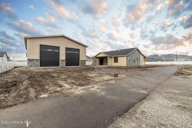 8118 W Ferguson LN, Rathdrum, ID 83858