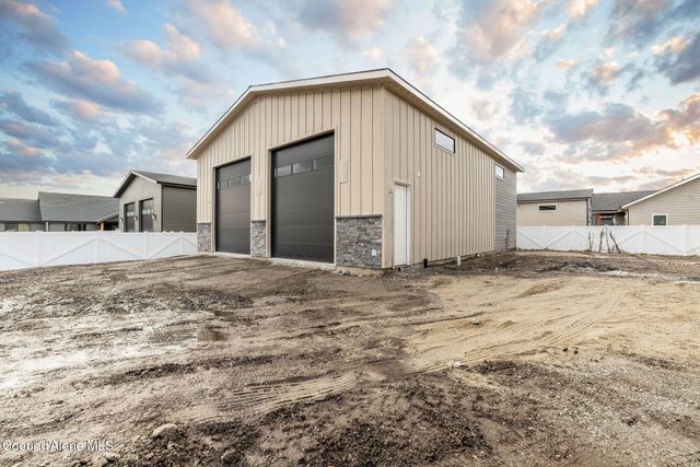 8118 W Ferguson LN, Rathdrum, ID 83858