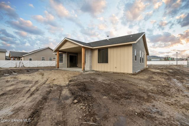 8118 W Ferguson LN, Rathdrum, ID 83858