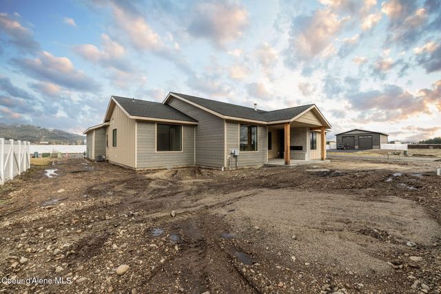 8118 W Ferguson LN, Rathdrum, ID 83858