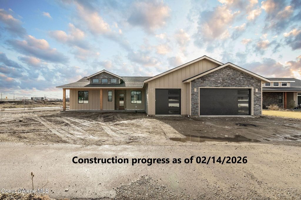 8118 W Ferguson LN, Rathdrum, ID 83858