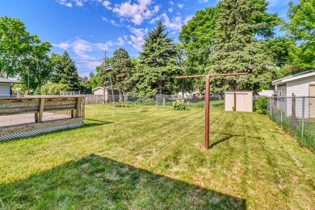 2313 9th Street S, Fargo, ND 58103