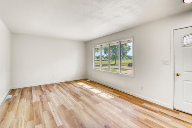 2313 9th Street S, Fargo, ND 58103