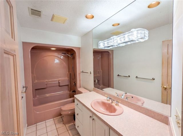 7550 James Drive, North Royalton, OH 44133