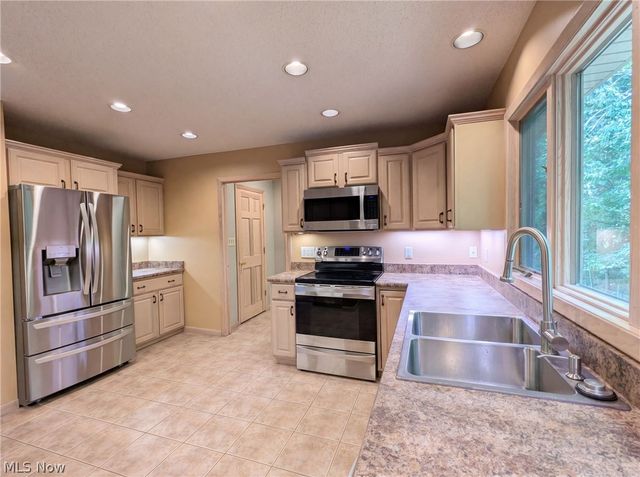 7550 James Drive, North Royalton, OH 44133